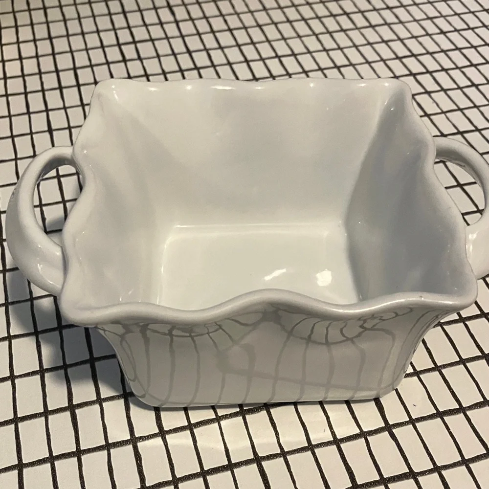 White Ceramic Ruffled Baking Dish with Handles - Picture 7 of 7